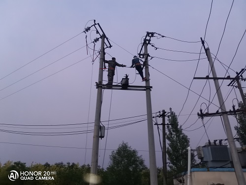 【寧津水務】搶修雷擊高壓互感器現場.jpg